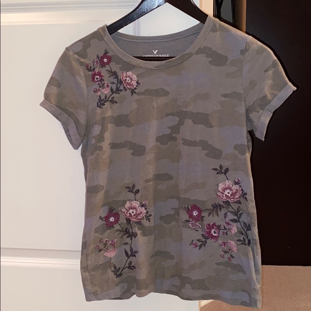 American eagle army tee with roses and flowers